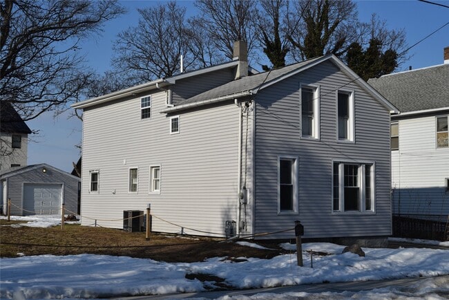 property at 912 W 2nd St