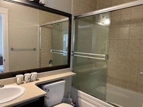 1752-156A 156a St in Surrey, BC - Building Photo - Building Photo