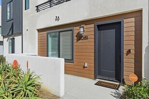 2081 Acara Cir in San Diego, CA - Building Photo