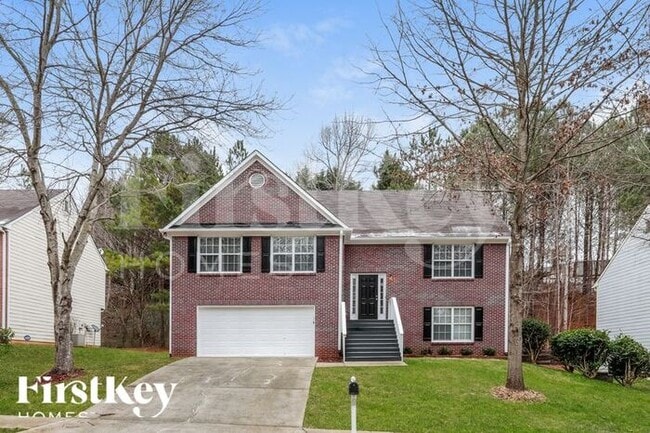 property at 650 Castlebrooke Dr SE