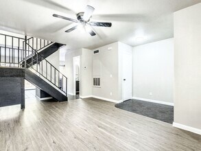 5055 Fort Clark Dr in Austin, TX - Foto de edificio - Building Photo