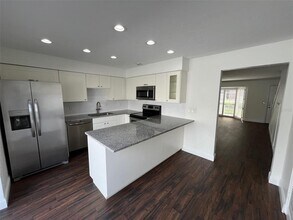 301 S Bungalow Park Ave in Tampa, FL - Building Photo - Building Photo