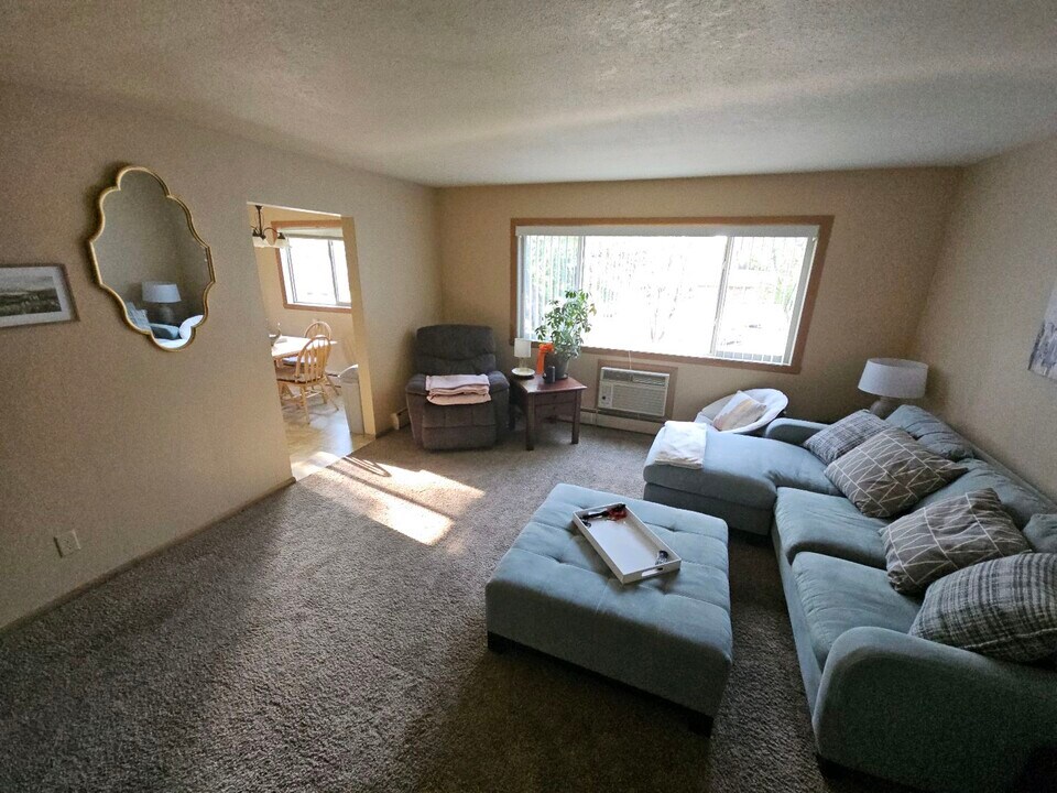 1704 6th Ave S in Moorhead, MN - Building Photo