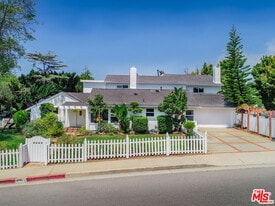 17001 Bollinger Dr in Los Angeles, CA - Building Photo