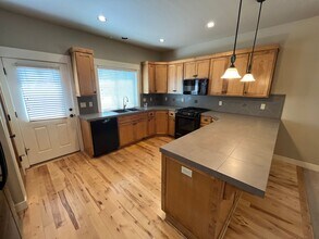 61416 Elder Ridge St in Bend, OR - Building Photo - Building Photo