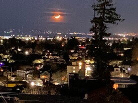 5340 Broadway Ter, Unit 403 in Oakland, CA - Building Photo