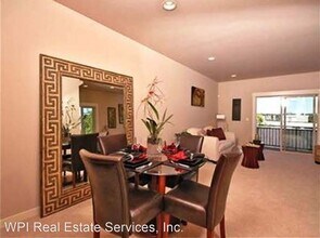 10700 24th Ave NE in Seattle, WA - Building Photo - Building Photo