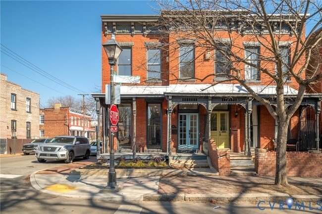 property at 316 W Clay St