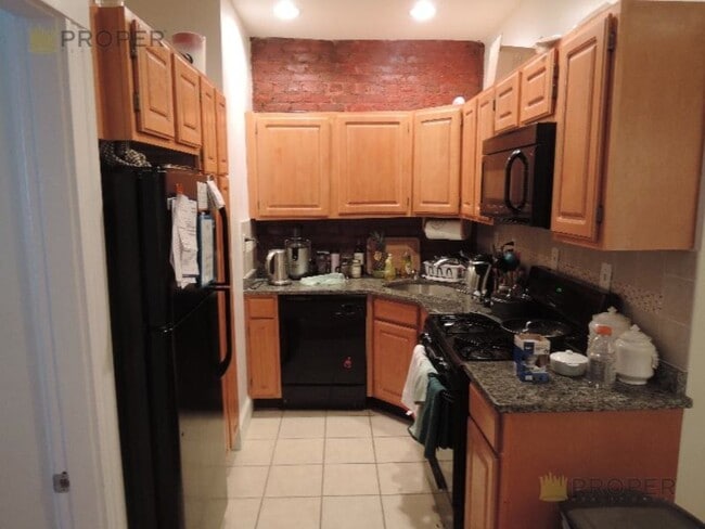 1122 Commonwealth Ave in Boston, MA - Foto de edificio - Building Photo