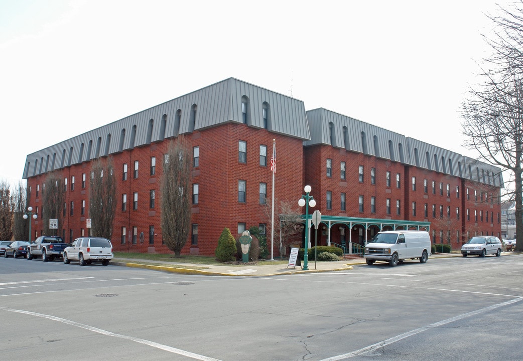 Heritage House in Lewisburg, PA - Building Photo