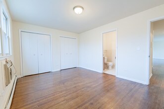 2003 W Touhy Ave-Unit -2003-204 in Chicago, IL - Building Photo - Building Photo