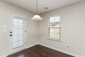 9426 Darren Cir S in Cordova, TN - Foto de edificio - Building Photo