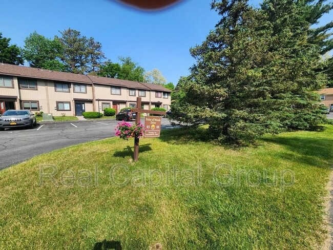 43 Point of Woods Dr in Albany, NY - Building Photo - Building Photo