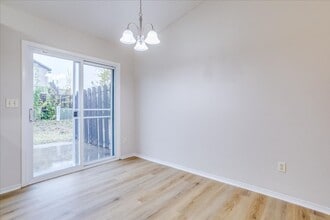 5815 E Pembrook St in Wichita, KS - Building Photo - Building Photo