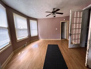 907 S Allin St in Bloomington, IL - Foto de edificio - Building Photo
