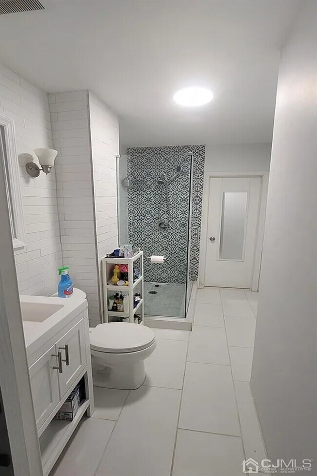 14 Oak St in New Brunswick, NJ - Building Photo - Building Photo