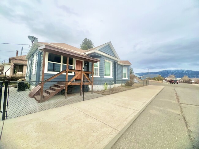 677 S Colorado St in Butte, MT - Foto de edificio - Building Photo