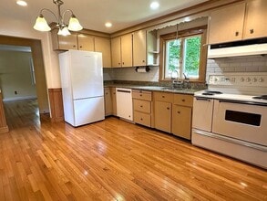 115 Parker Rd in Wellesley, MA - Building Photo - Building Photo