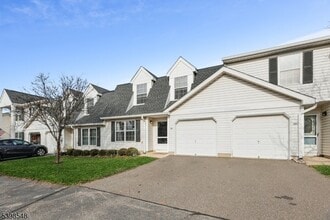360 Cotswold Pl in Franklin Township, NJ - Building Photo - Building Photo