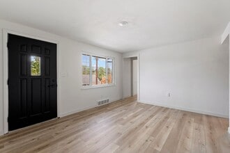 175 Charleston Dr in Pittsburgh, PA - Building Photo - Building Photo