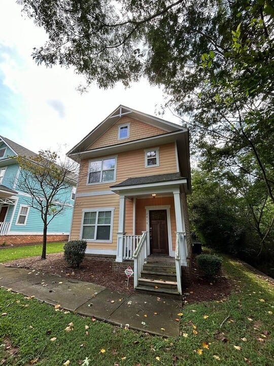 2010 Lakeside Dr in Athens, GA - Building Photo