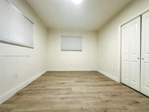 1533 NW 53rd St in Miami, FL - Building Photo - Building Photo