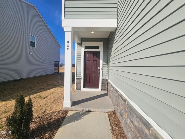 945 Glowing Star Ln in Angier, NC - Foto de edificio - Building Photo