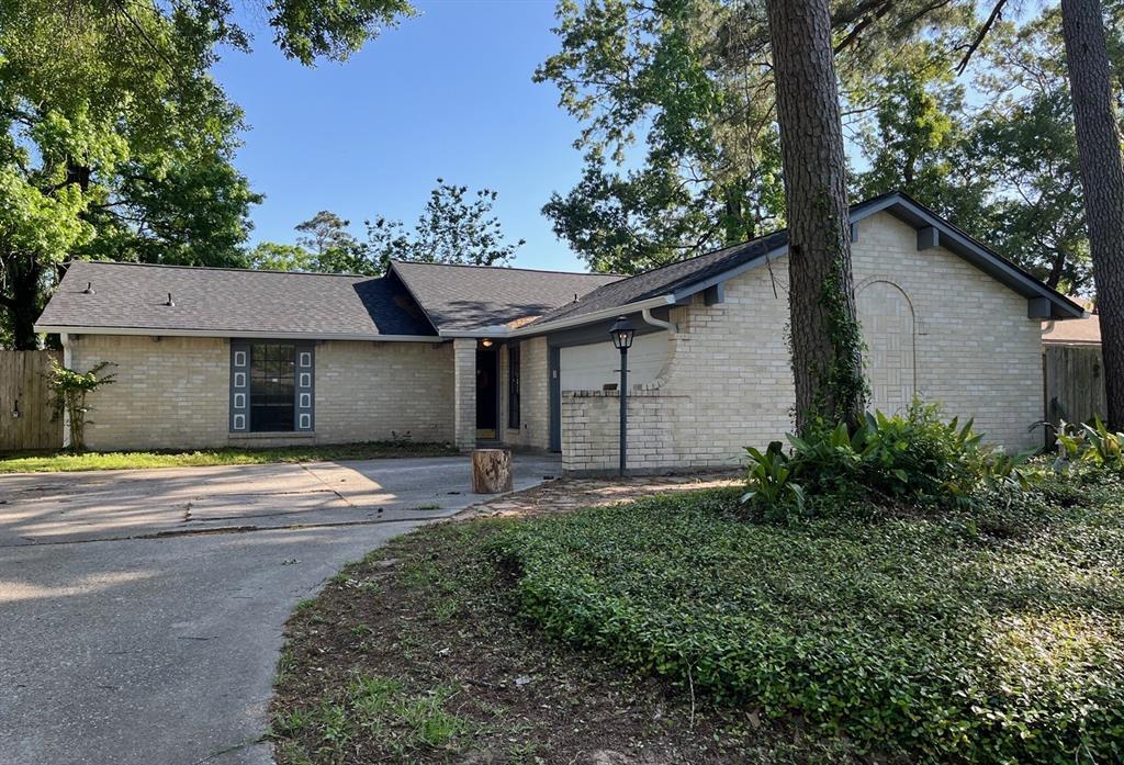 2762 Foliage Green Dr in Humble, TX - Building Photo
