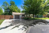 2214 S Rachel Cir in Boise, ID - Foto de edificio - Building Photo