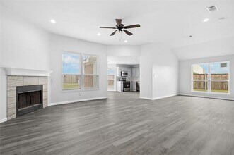 619 White Swan Dr in Arlington, TX - Building Photo - Building Photo