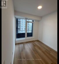 395 Square One Dr in Mississauga, ON - Building Photo - Building Photo