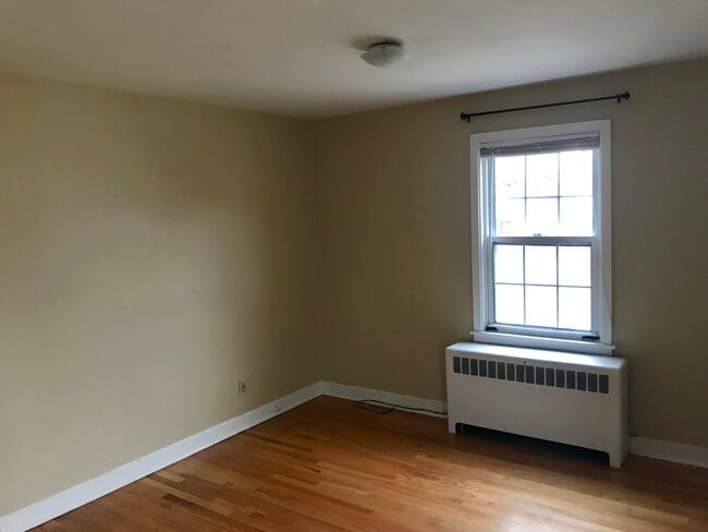 63 Milton St in West Hartford, CT - Building Photo - Building Photo