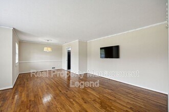 9007 Sweetwater Dr in Dallas, TX - Building Photo - Building Photo