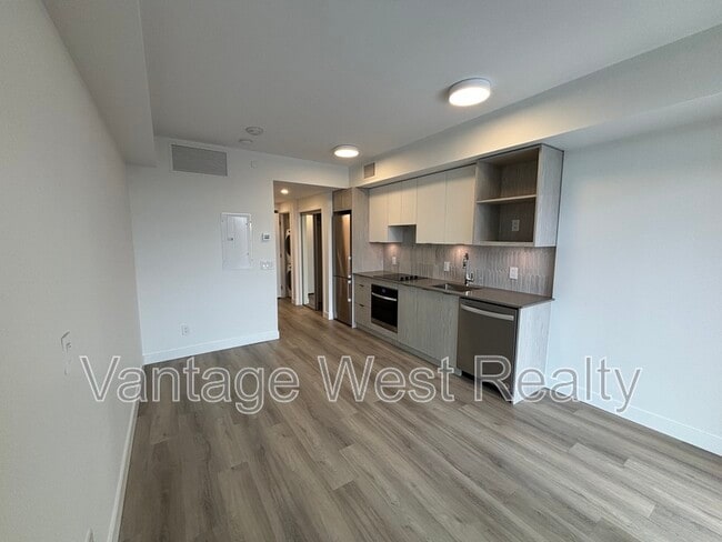 1488 Bertram St in Kelowna, BC - Building Photo - Building Photo