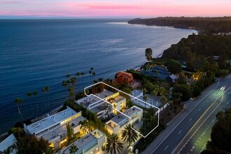 27428 CA-1 in Malibu, CA - Building Photo - Building Photo