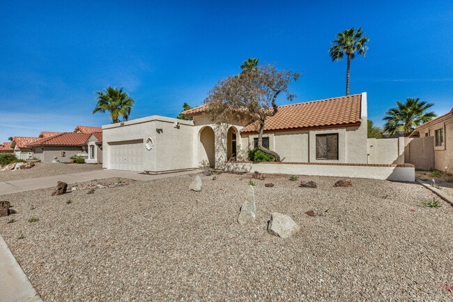 7608 W McRae Way in Glendale, AZ - Building Photo - Building Photo