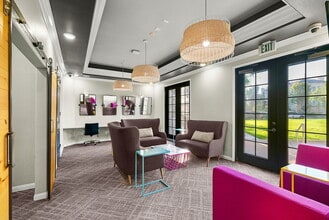 Pinnacle at MacArthur Place in Santa Ana, CA - Foto de edificio - Building Photo