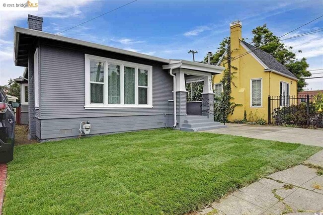 8207 Iris St in Oakland, CA - Building Photo - Building Photo