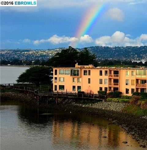 6 Commodore Dr in Emeryville, CA - Building Photo