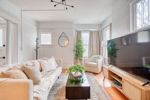 1032-1036-1036 SE 12th Ave in Portland, OR - Building Photo