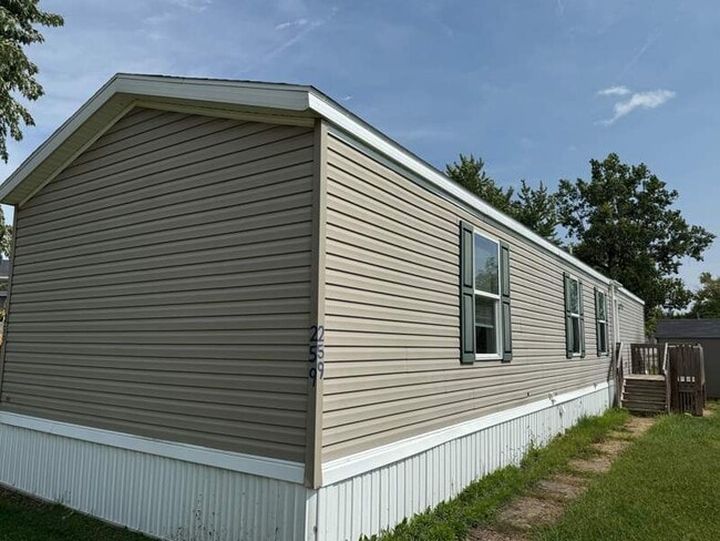 property at 2737 W Washington Center Rd