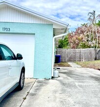 1703 NE 25th Terrace in Jensen Beach, FL - Building Photo - Building Photo