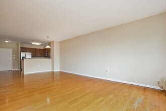 15 Freedom Way in Jersey City, NJ - Building Photo - Building Photo