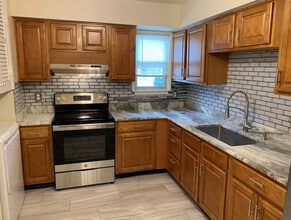 1317 W Tanners Creek Dr in Norfolk, VA - Building Photo - Building Photo