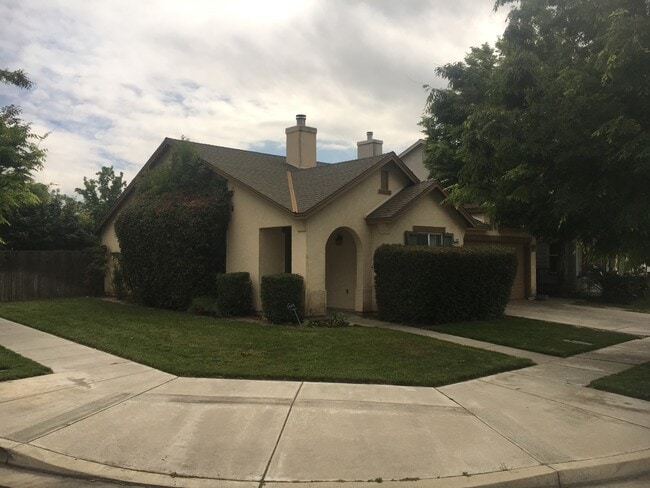 422 Meandering Way in Turlock, CA - Building Photo - Building Photo