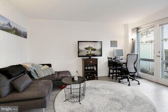 725 Delaware Ave SW in Washington, DC - Building Photo - Building Photo