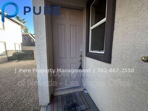 117 Castle Course Ave in Las Vegas, NV - Building Photo - Building Photo