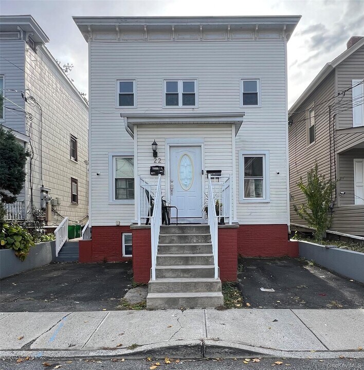 22 Sharp St in Haverstraw, NY - Building Photo