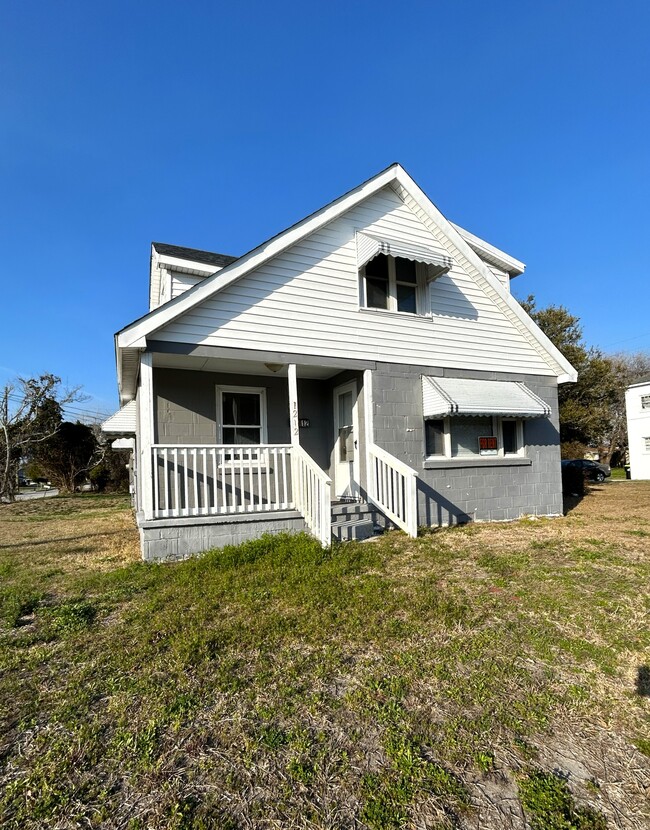 1212 Fisher St in Morehead City, NC - Building Photo - Building Photo
