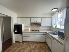 204 Catalina Ave in Pacifica, CA - Building Photo